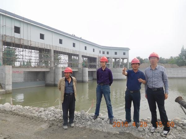 高本祥、但凱一行到西河順江堰引水樞紐整治工程檢查指導工作
