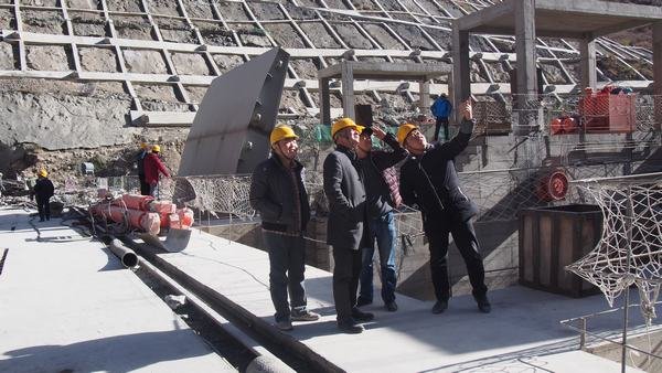 楊澤林一行到鑫宏公司各項目檢查安全生產(chǎn)標(biāo)準(zhǔn)化實施情況