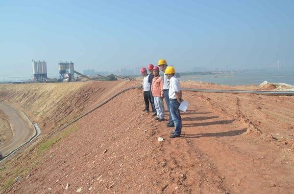 袁斌一行到江西龍頭山航電樞紐工程項(xiàng)目部指導(dǎo)工作