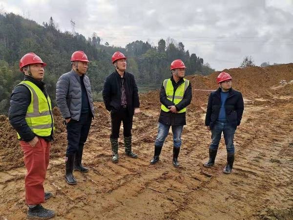 公司總經理袁斌一行到土地灘水庫項目開展督導工作