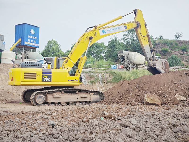 無懼高溫“烤”驗(yàn)，堅(jiān)守一線顯擔(dān)當(dāng)