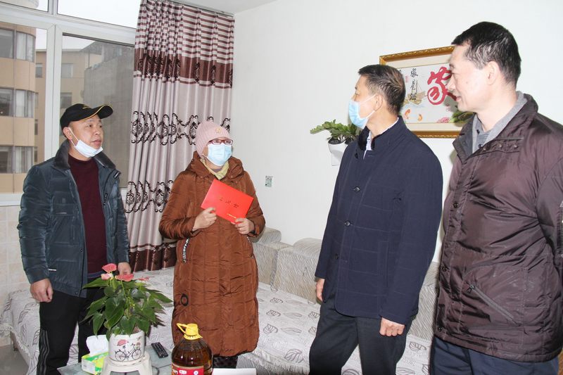 水利廳副廳長張強(qiáng)言一行蒞臨工程局公司看望慰問困難職工